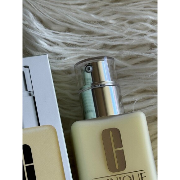 CLINIQUE Dramatically Different Moisturizing Gel for Skin Barrier Repair 4.2 oz - Picture 5 of 12